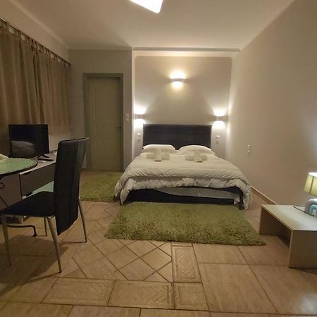 Central Studio - Fully Equiped. Ideal For Couples Патра Екстериор снимка