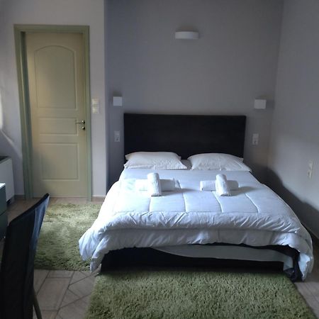 Central Studio - Fully Equiped. Ideal For Couples Патра Екстериор снимка