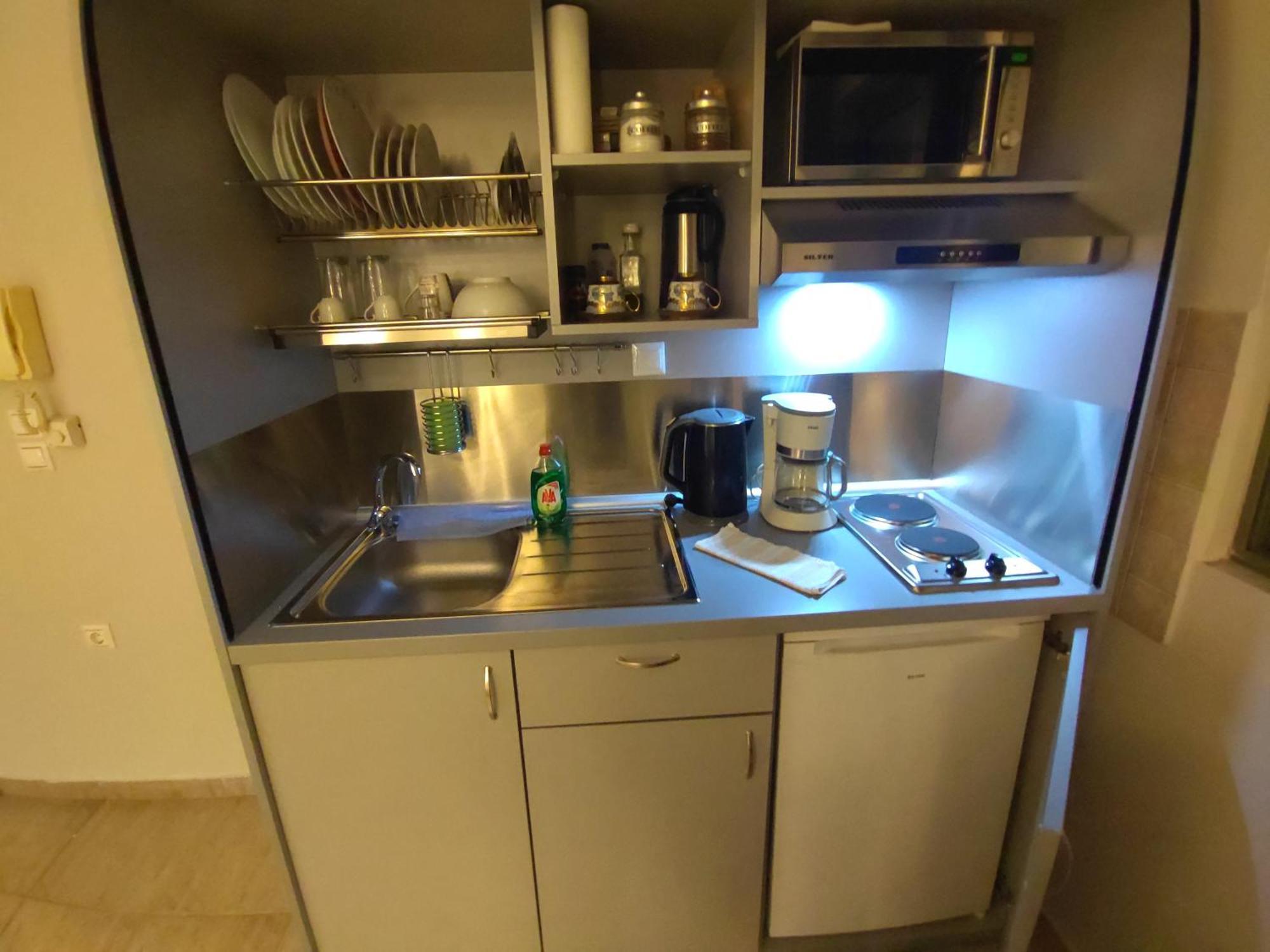 Central Studio - Fully Equiped. Ideal For Couples Патра Екстериор снимка