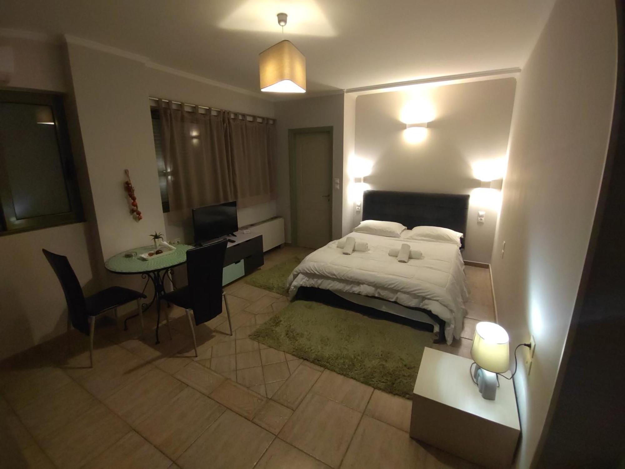 Central Studio - Fully Equiped. Ideal For Couples Патра Екстериор снимка