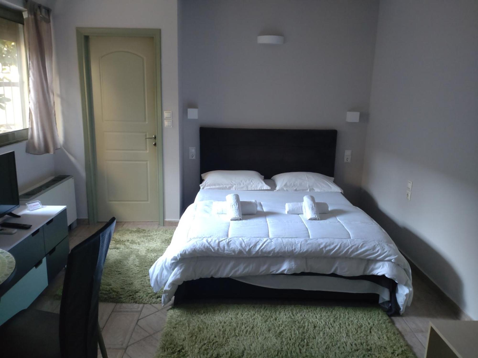 Central Studio - Fully Equiped. Ideal For Couples Патра Екстериор снимка