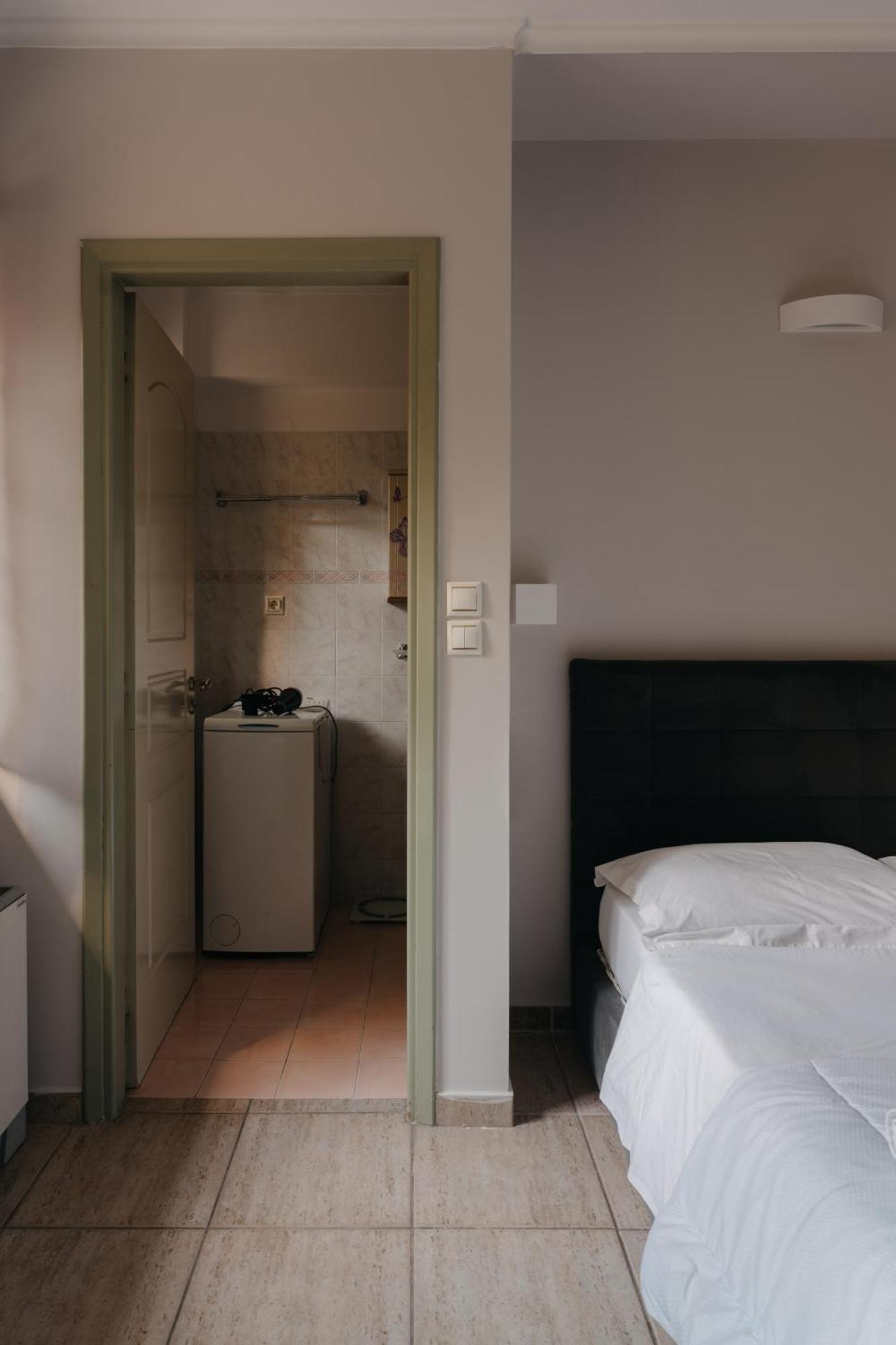 Central Studio - Fully Equiped. Ideal For Couples Патра Екстериор снимка