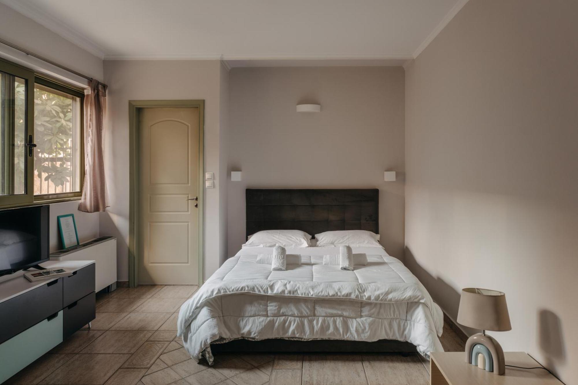 Central Studio - Fully Equiped. Ideal For Couples Патра Екстериор снимка